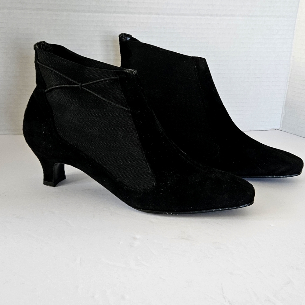 California Magdesians black suede heeled ankle‎ booties size 8.5